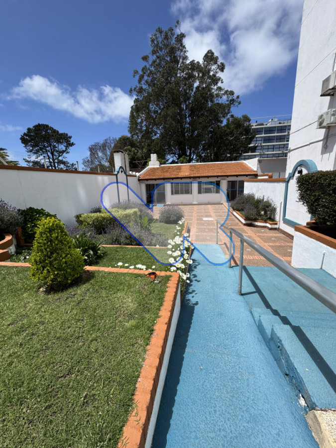 Apartamento ID.198 - Apartamento en VENTA 3 dormitorios Piso alto con vista Punta del Este