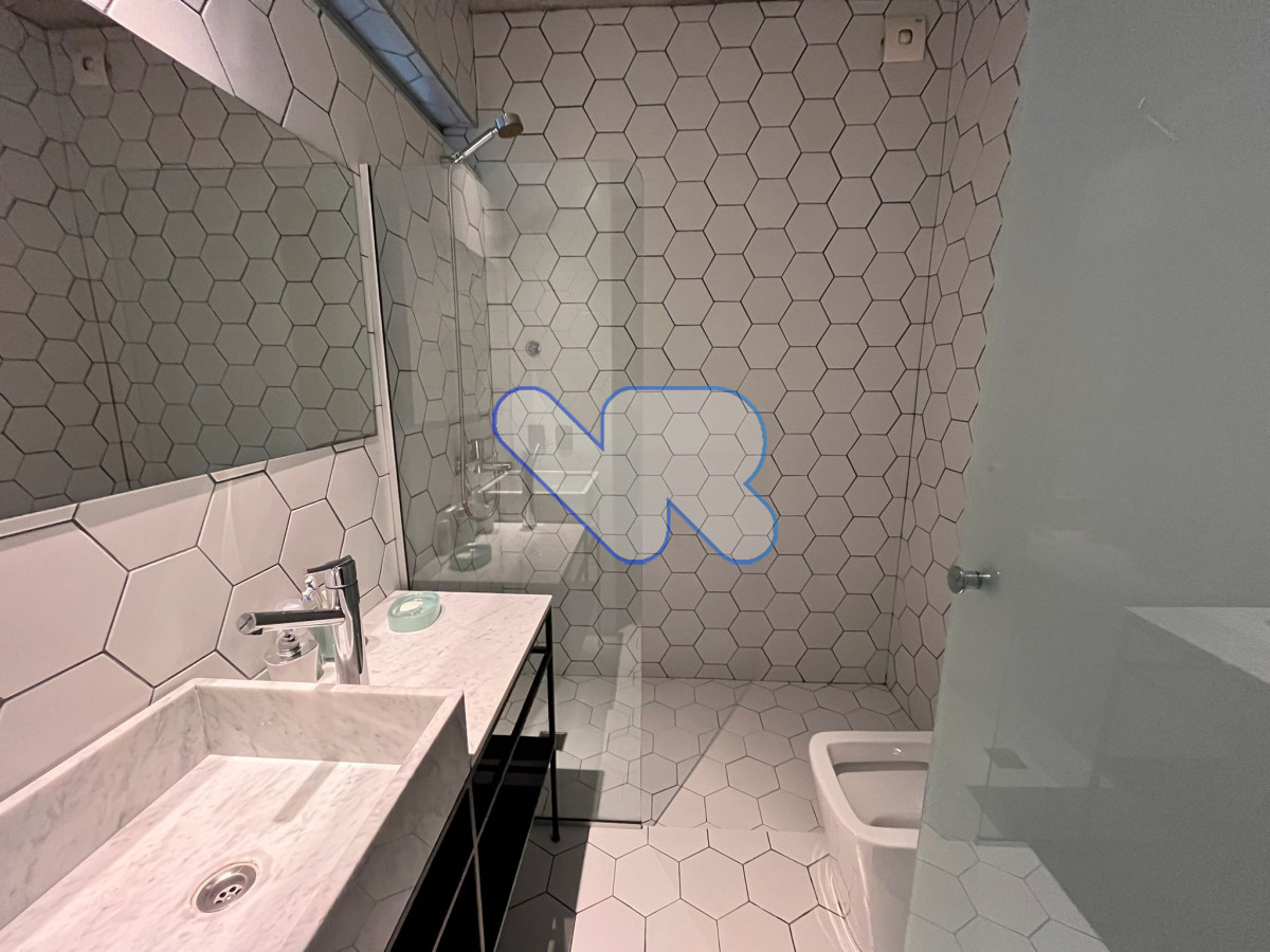 Apartamento ID.10 - VENDO Apartamento De Diseño,  amplio y moderno 3 Dormitorios En Suite, Amplio Con Parrillero, 2 Garage  Playa mansa , Punta del este