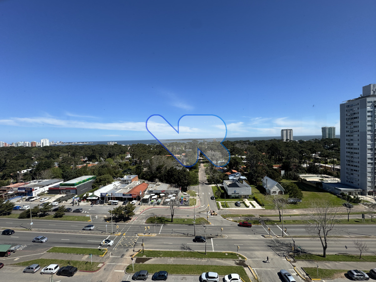 Apartamento ID.194 - Venta de Apartamento 2 dormitorios, 2 baños en Punta del Este - Parada 14 Roosevelt