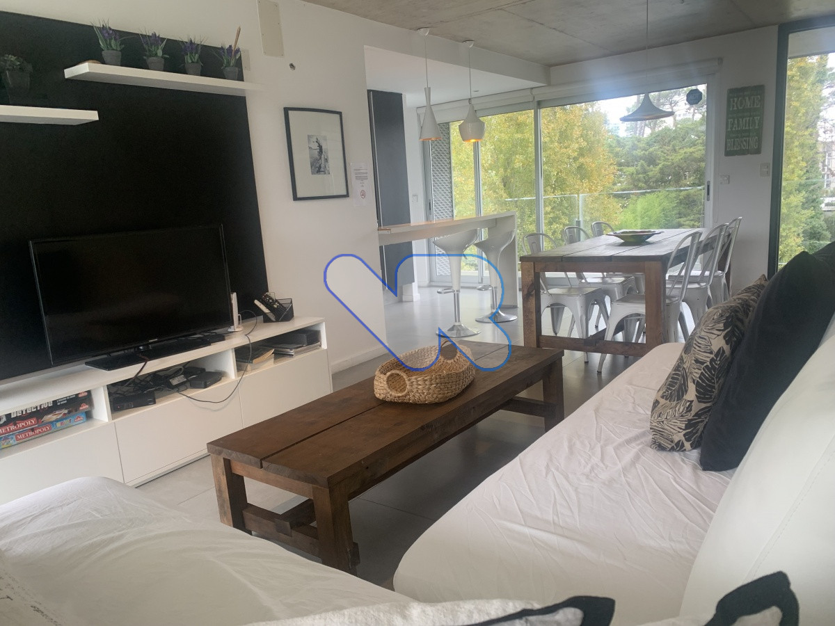 Apartamento ID.116 - Venta apartamento moderno 2 dormitorios (1 en suite), 2 baños con parrillero propio, piscina y garage