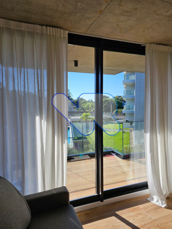 Apartamento ID.210 - Alquiler Anual 2 dormitorios 2 baños - con Garage y Amenties ,  Punta del Este,  Edificio Nuevo Frente al Mar