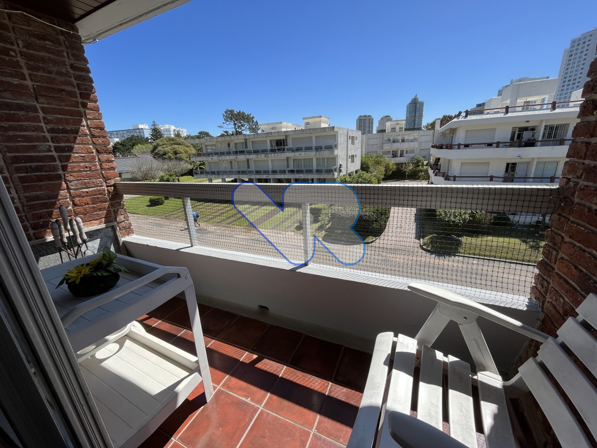 Apartamento ID.127 - Vendo apartamento 2 dormitorios, 2 baños con cochera gastos comunes bajos Aidy Grill