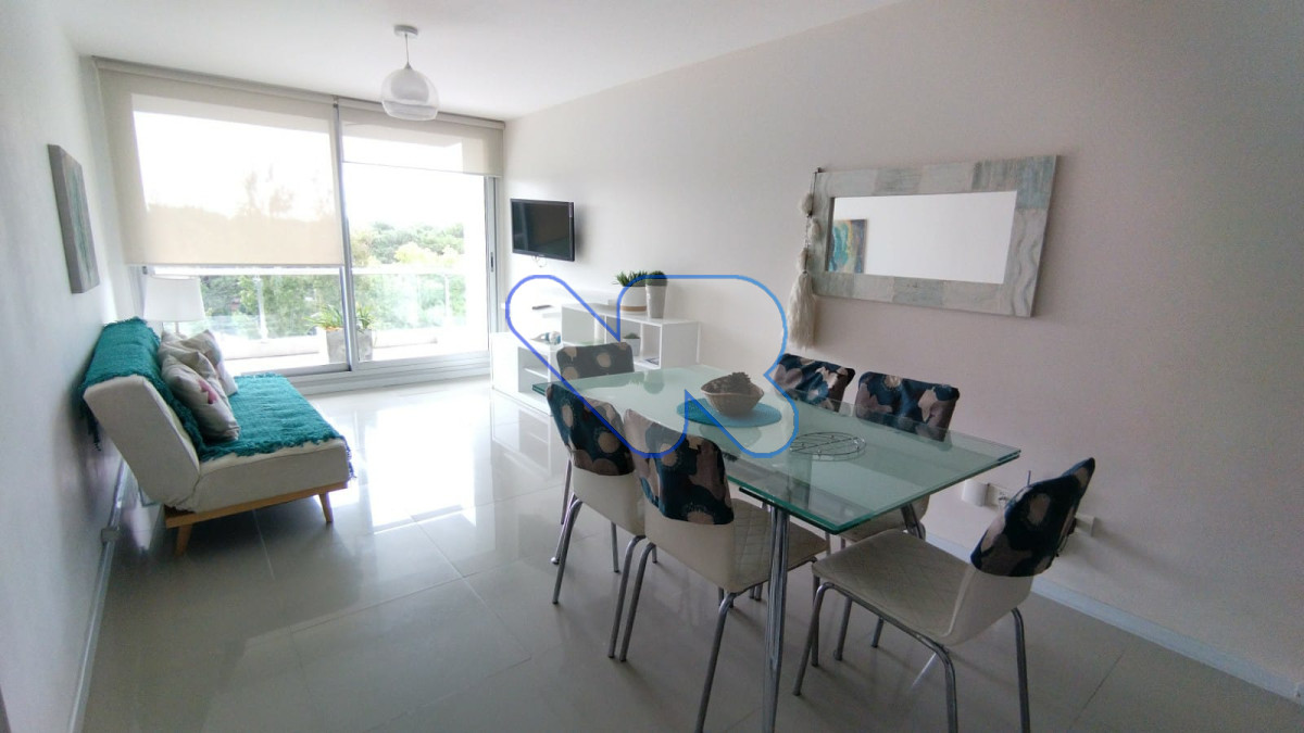 Apartamento ID.100 - Vendo apartamento  playa Brava 2 dormitorios, 2 baños, ed. con buenos Amenities Punta del este
