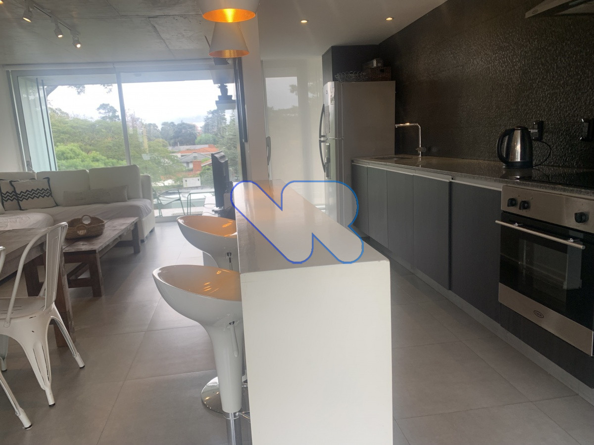 Apartamento ID.116 - Venta apartamento moderno 2 dormitorios (1 en suite), 2 baños con parrillero propio, piscina y garage