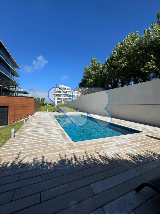 Apartamento ID.210 - Alquiler Anual 2 dormitorios 2 baños - con Garage y Amenties ,  Punta del Este,  Edificio Nuevo Frente al Mar
