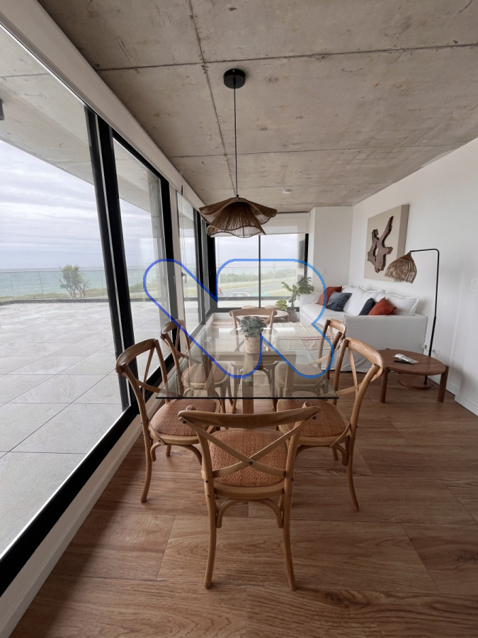 Apartamento ID.155 - Alquilo temporal Hermoso apto en Alquiler Punta del Este frente al mar,  2 dormitorios, 2 baños, excelente ubicación. Punta del Este