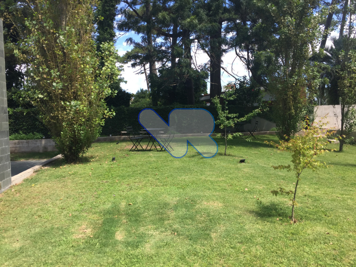 Apartamento ID.116 - Venta apartamento moderno 2 dormitorios (1 en suite), 2 baños con parrillero propio, piscina y garage