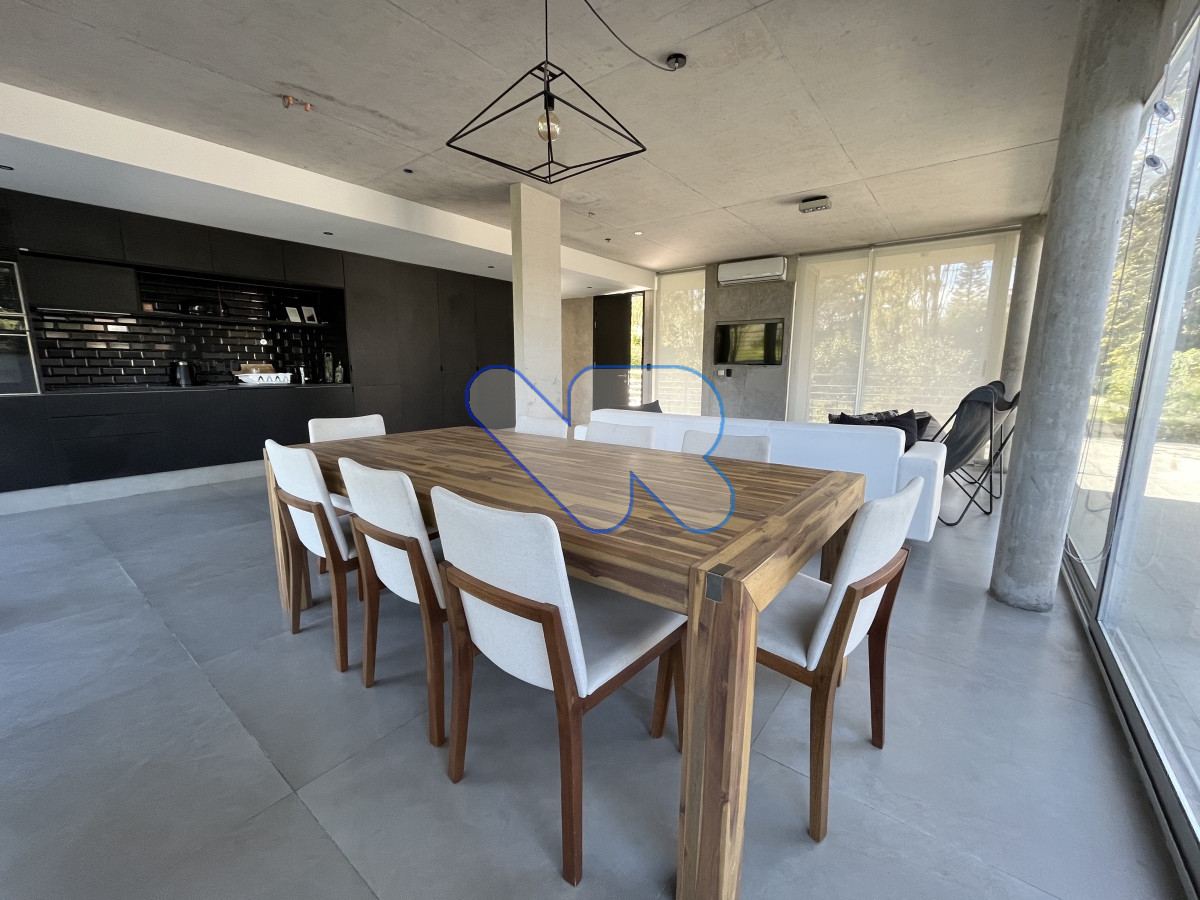 Apartamento ID.10 - VENDO Apartamento De Diseño,  amplio y moderno 3 Dormitorios En Suite, Amplio Con Parrillero, 2 Garage  Playa mansa , Punta del este