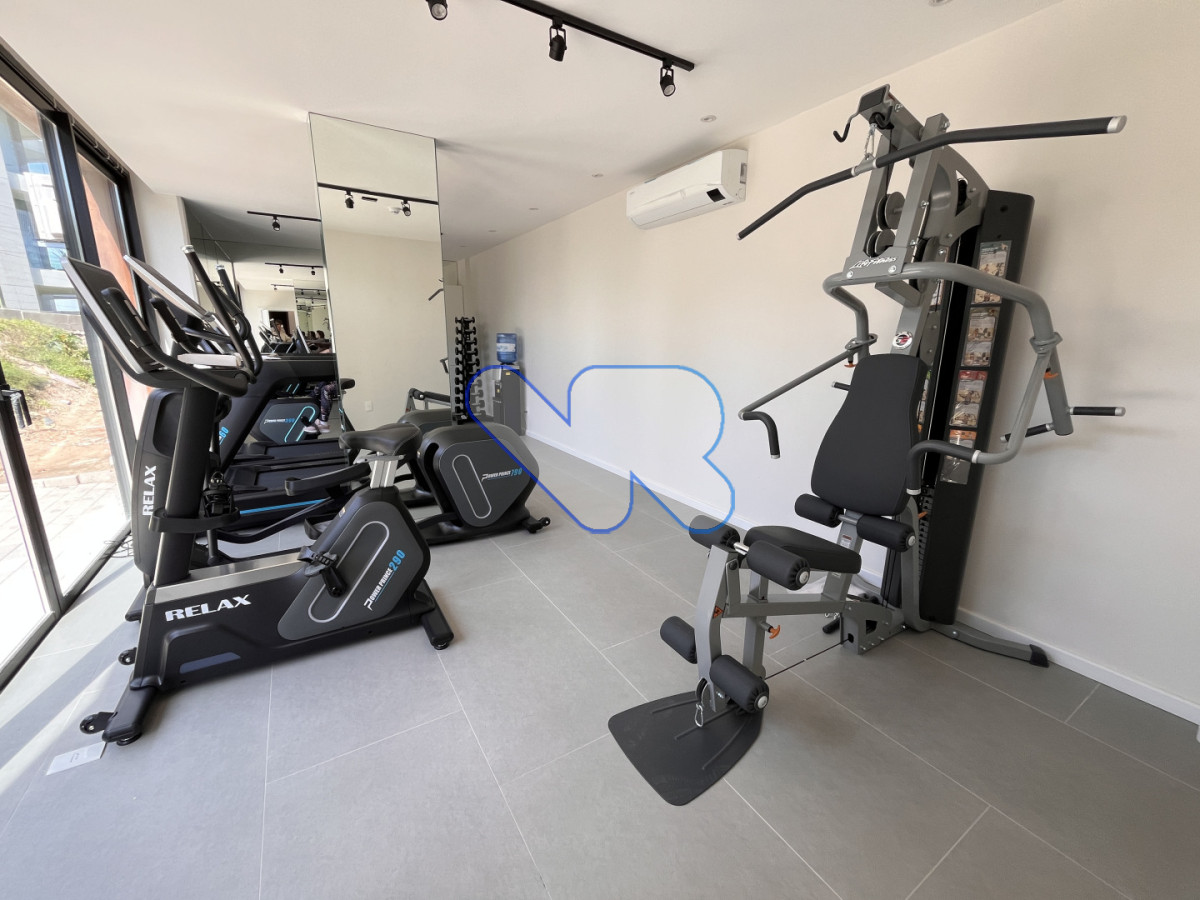 Apartamento ID.210 - Alquiler Anual 2 dormitorios 2 baños - con Garage y Amenties ,  Punta del Este,  Edificio Nuevo Frente al Mar