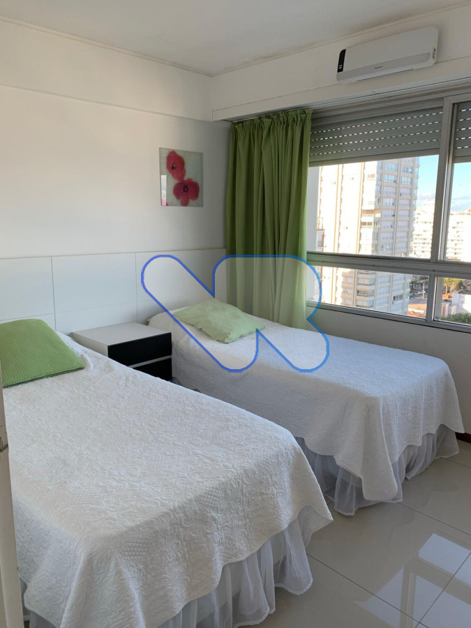 Apartamento ID.135 - Oportunidad! Vendo apartamento Península Punta  del Este 3 dormitorios y dependencia de serv Piscina climatizada Amenities