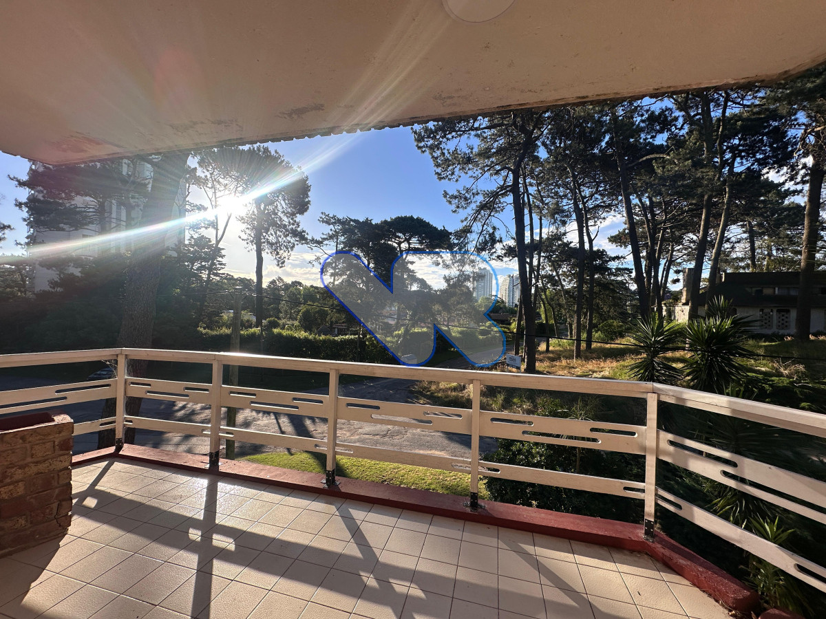 Apartamento ID.165 - Vendo hermoso apartamento amplio, reciclado y muy bien equipado Zona Cantegrill Punta del Este