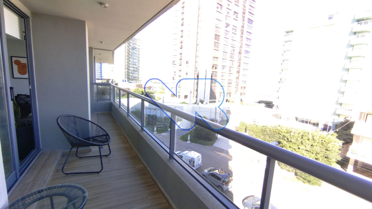 Apartamento ID.152 - Alquiler anual apartamento 2 dormitorios 2 baños Brava Punta del este con terraza y amenities
