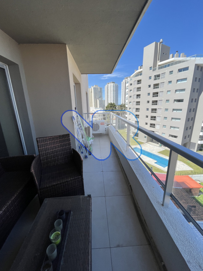 Apartamento ID.176 - Vendo apartamento bien ubicado en Punta del Este dos dormitorios y dos baños, terraza con parrillero