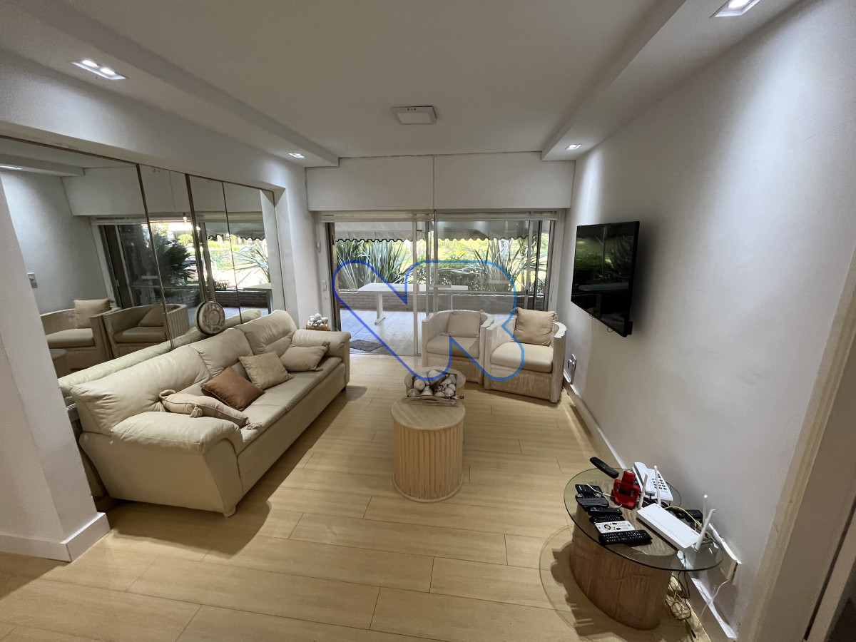 Apartamento ID.163 - Vendo hermoso apartamento 4 dormitorios reciclado para vivir todo el año Punta del Este
