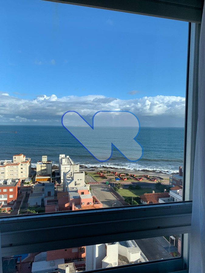 Apartamento ID.135 - Oportunidad! Vendo apartamento Península Punta  del Este 3 dormitorios y dependencia de serv Piscina climatizada Amenities