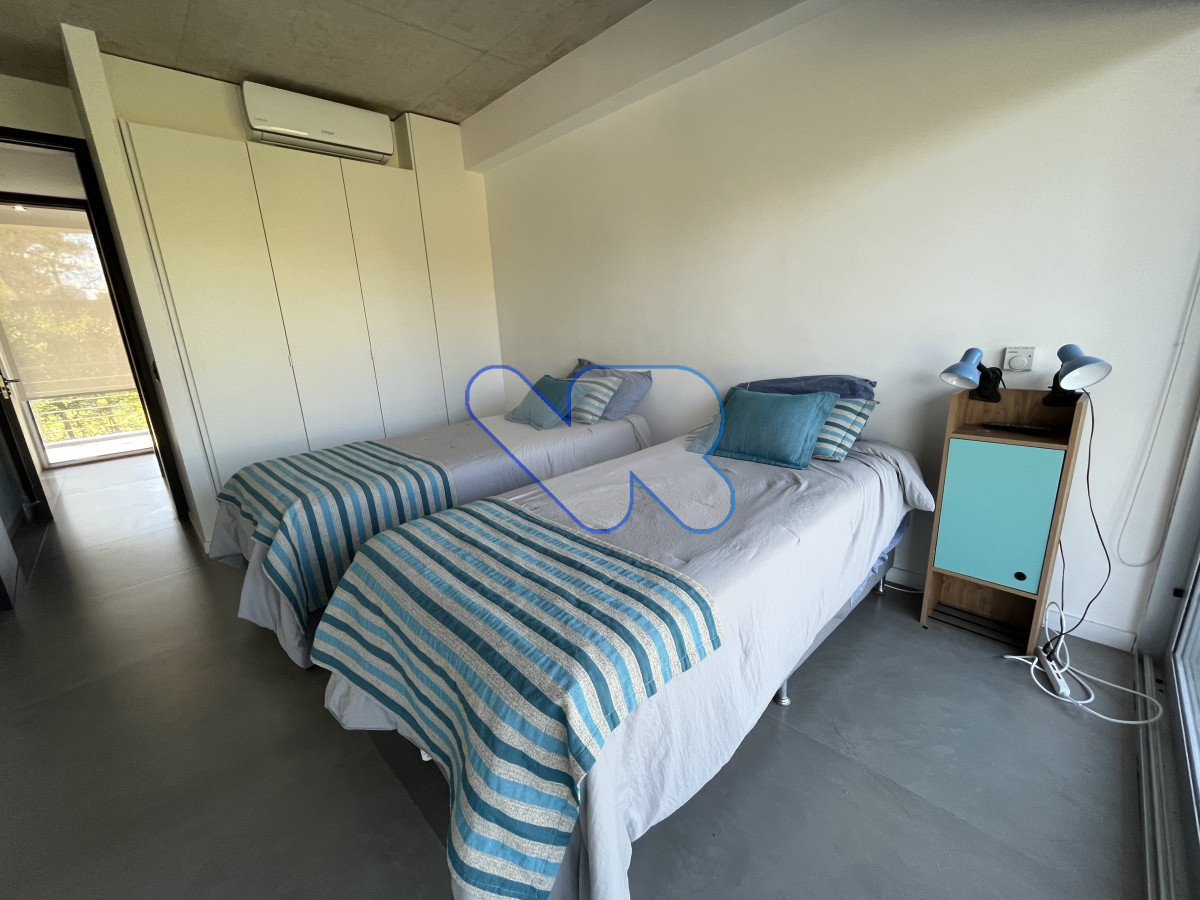 Apartamento ID.10 - VENDO Apartamento De Diseño,  amplio y moderno 3 Dormitorios En Suite, Amplio Con Parrillero, 2 Garage  Playa mansa , Punta del este