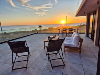 Pinares Punta del Este frente al mar 2 dorm + terraza 67m² + garage | Venta y Alquiler Temporal