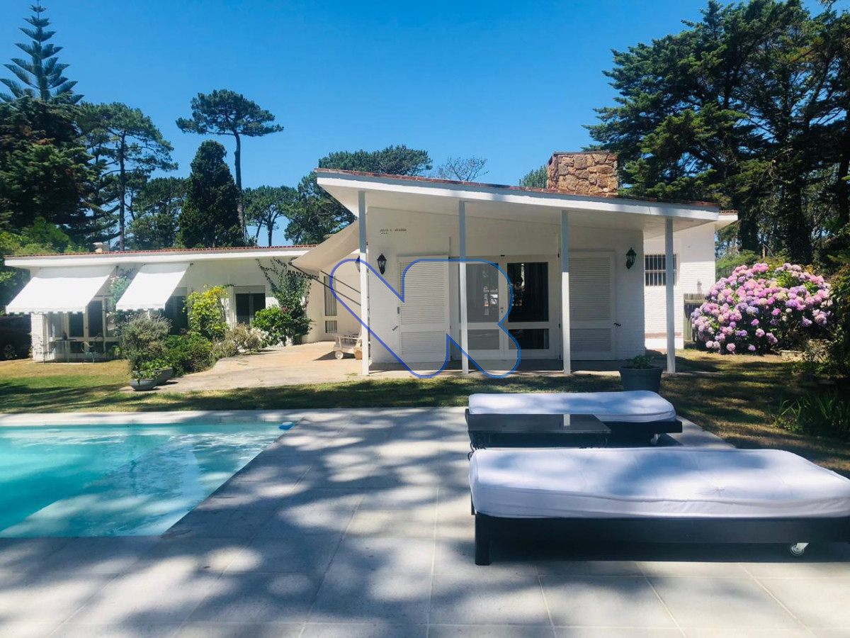 Casa ID.37 - Alquilo Temporal, casa 5 Dorm, con Depto de servicio,  piscina y parrillero