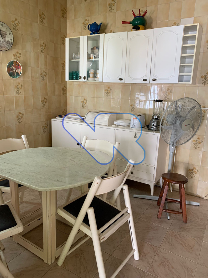 Casa ID.24 - Venta Casa 4 dormitorios, 3 baños,  jardín  con  piscina, barbacoa y dependencia  de servicio, Oportunidad!