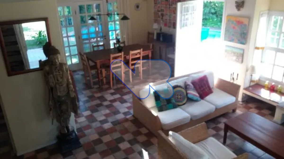 Casa ID.49 - Vendo-Alquilo temporal casa 3 dorm mas del serv. con piscina y barbacoa