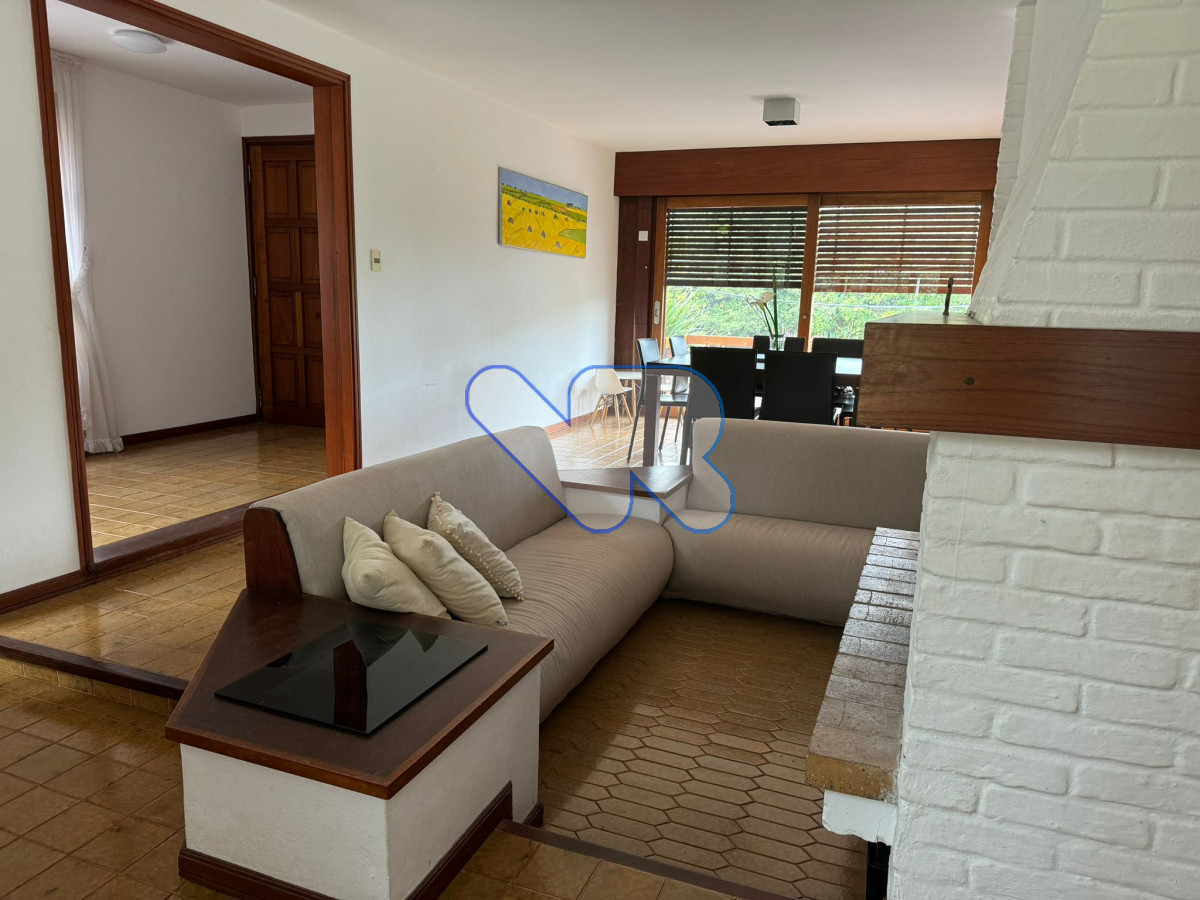 Casa ID.159 - Alquiler temporada Casa 4 dormitorios Punta del  con piscina y Barbacoa
