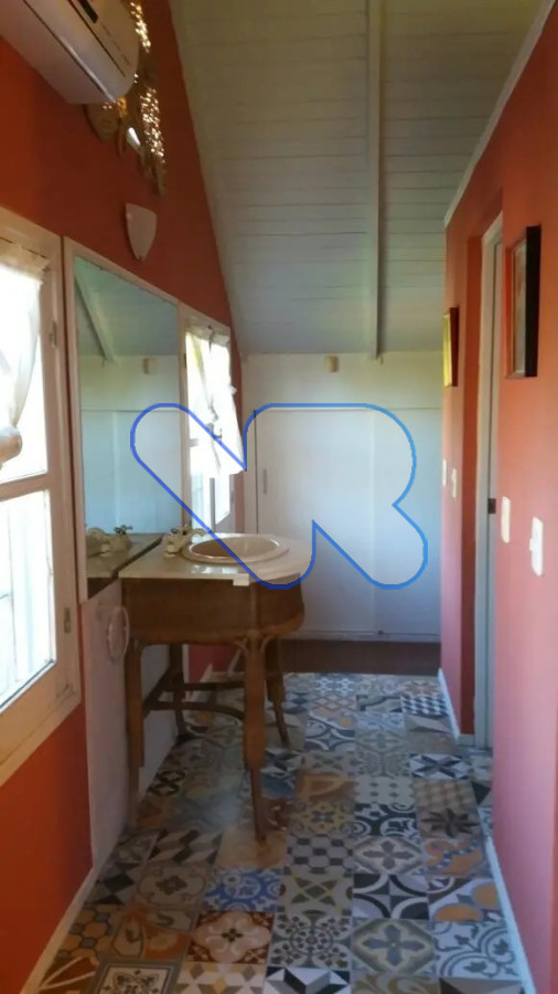 Casa ID.49 - Vendo-Alquilo temporal casa 3 dorm mas del serv. con piscina y barbacoa