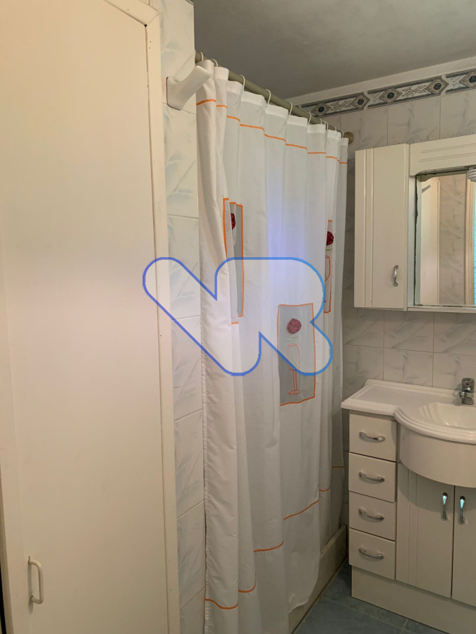 Casa ID.24 - Venta Casa 4 dormitorios, 3 baños,  jardín  con  piscina, barbacoa y dependencia  de servicio, Oportunidad!
