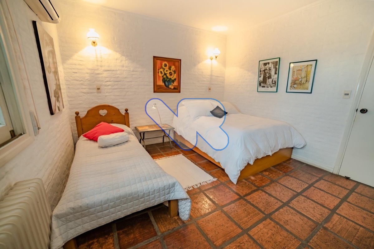 Casa ID.4 - Vendo Hermoso Chalet  6 Dormitorios En Excelente Zona Pinares Punta Del Este