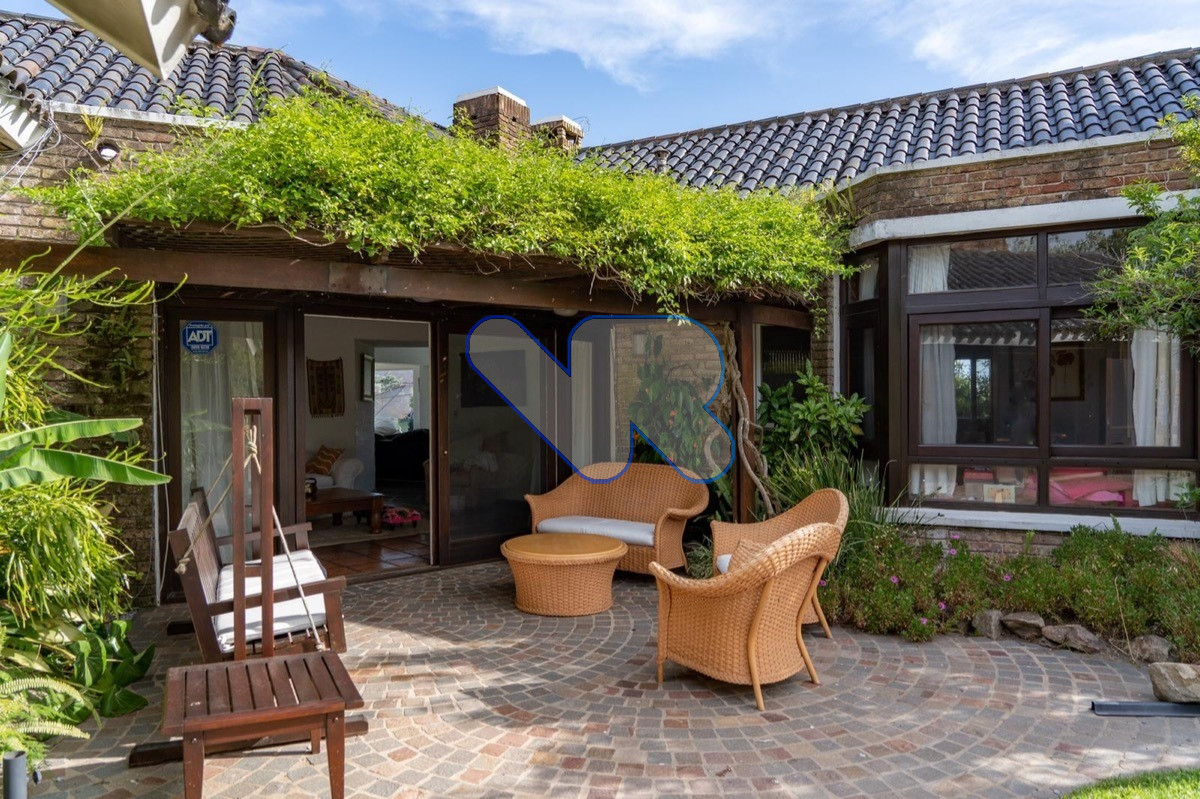 Casa ID.4 - Vendo Hermoso Chalet  6 Dormitorios En Excelente Zona Pinares Punta Del Este