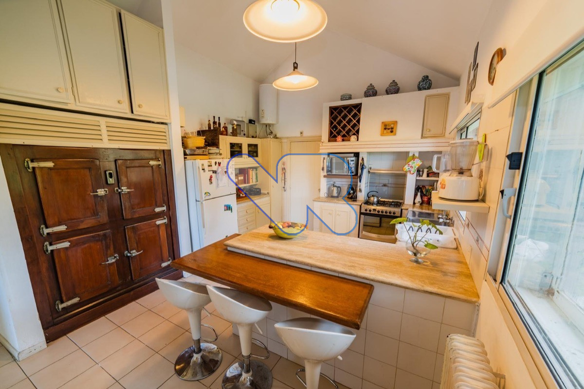 Casa ID.4 - Vendo Hermoso Chalet  6 Dormitorios En Excelente Zona Pinares Punta Del Este