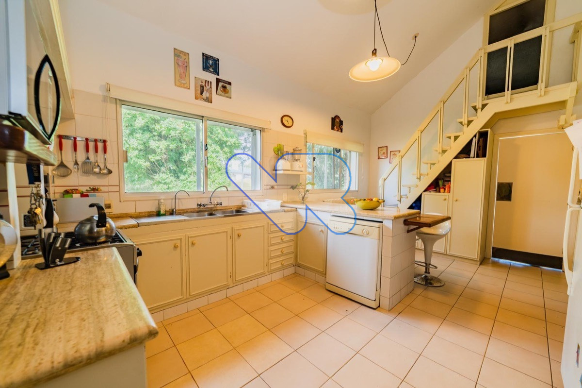 Casa ID.4 - Vendo Hermoso Chalet  6 Dormitorios En Excelente Zona Pinares Punta Del Este