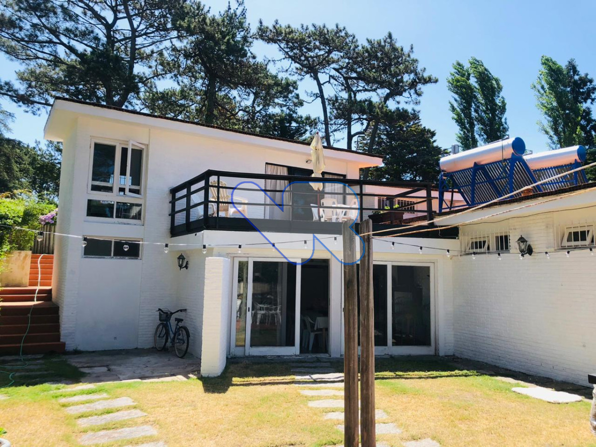 Casa ID.37 - Alquilo Temporal, casa 5 Dorm, con Depto de servicio,  piscina y parrillero