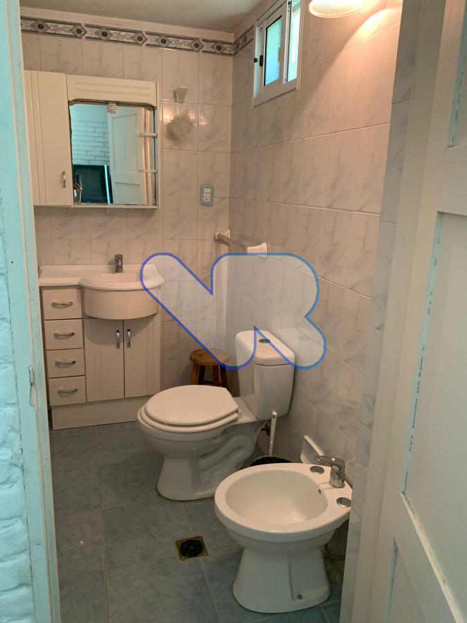 Casa ID.24 - Venta Casa 4 dormitorios, 3 baños,  jardín  con  piscina, barbacoa y dependencia  de servicio, Oportunidad!