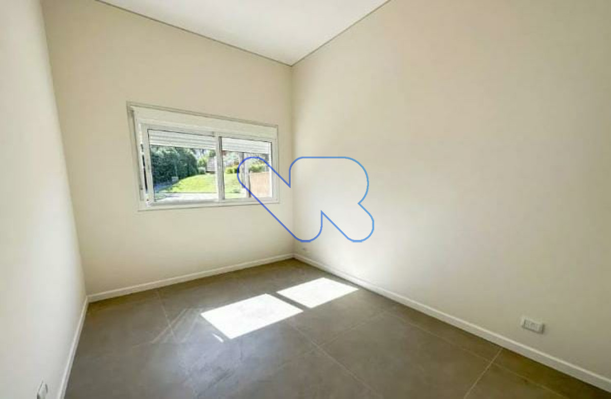 Casa ID.133 - VENDO CASA A ESTRENAR 4 DORMITORIOS PUNTA DEL ESTE
