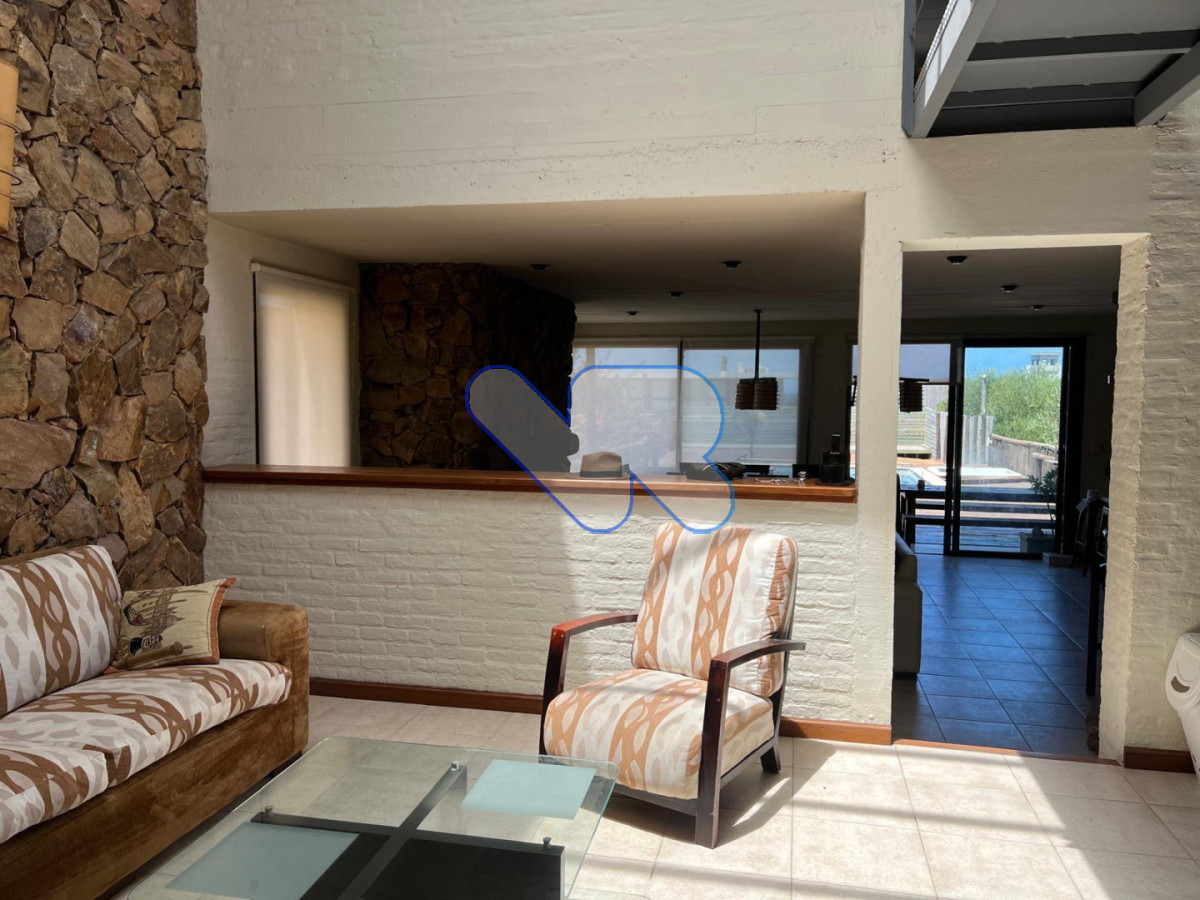 Casa ID.251 - Alquiler Anual y de Temporada Casa 5D con Piscina La Barra Pta del Este 