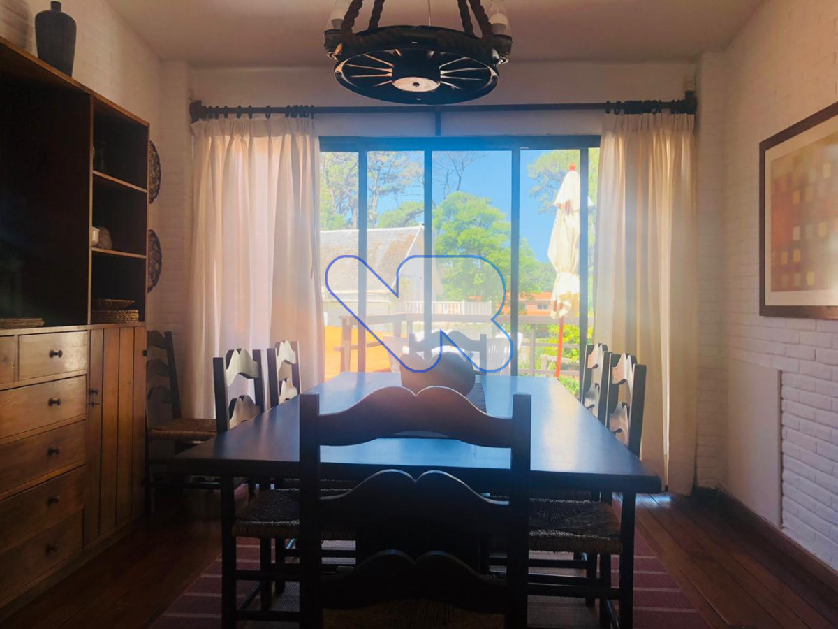 Casa ID.37 - Alquilo Temporal, casa 5 Dorm, con Depto de servicio,  piscina y parrillero