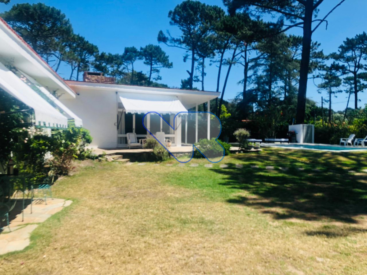 Casa ID.37 - Alquilo Temporal, casa 5 Dorm, con Depto de servicio,  piscina y parrillero