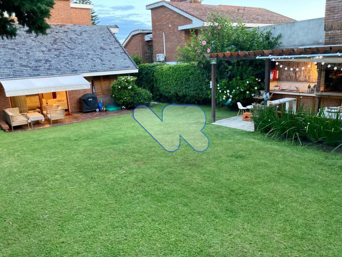 Casa ID.159 - Alquiler temporada Casa 4 dormitorios Punta del  con piscina y Barbacoa