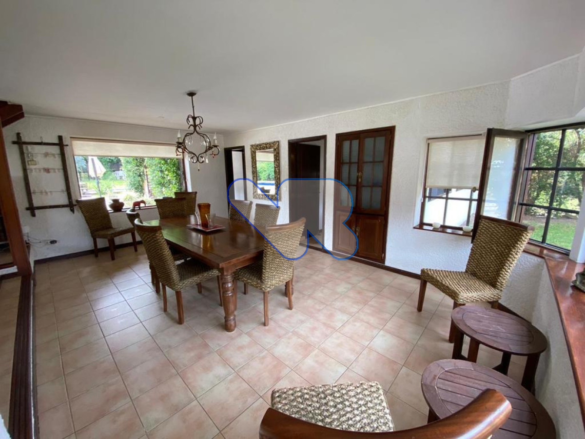 Casa ID.282 - Gran Casa a la venta y alquiler Anual - en Lugano con 4 Dormitorios, Doble Garaje y Piscina climatizada