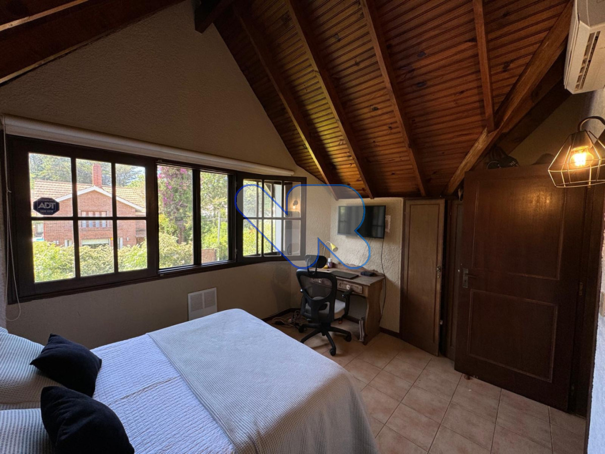 Casa ID.282 - Gran Casa a la venta y alquiler Anual - en Lugano con 4 Dormitorios, Doble Garaje y Piscina climatizada