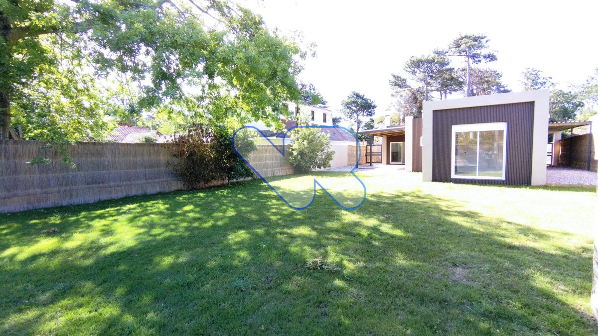 Casa ID.133 - VENDO CASA A ESTRENAR 4 DORMITORIOS PUNTA DEL ESTE