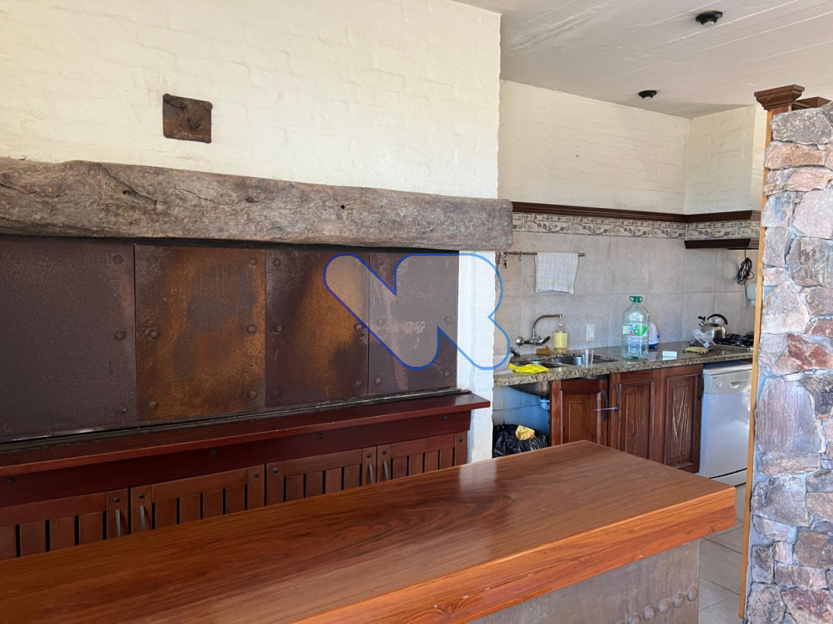 Casa ID.251 - Alquiler Anual y de Temporada Casa 5D con Piscina La Barra Pta del Este 
