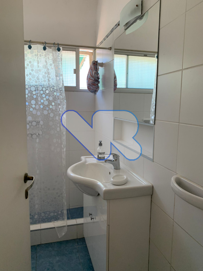 Casa ID.24 - Venta Casa 4 dormitorios, 3 baños,  jardín  con  piscina, barbacoa y dependencia  de servicio, Oportunidad!