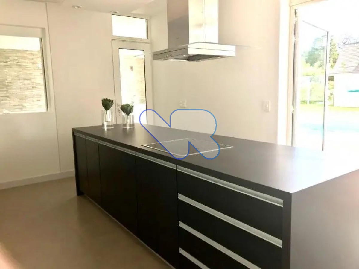 Casa ID.106 - Venta y alquiler anual divina casa Mansa Punta 4 dorm mas del. de servicio