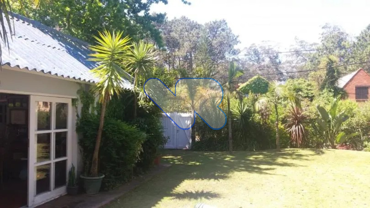 Casa ID.49 - Vendo-Alquilo temporal casa 3 dorm mas del serv. con piscina y barbacoa