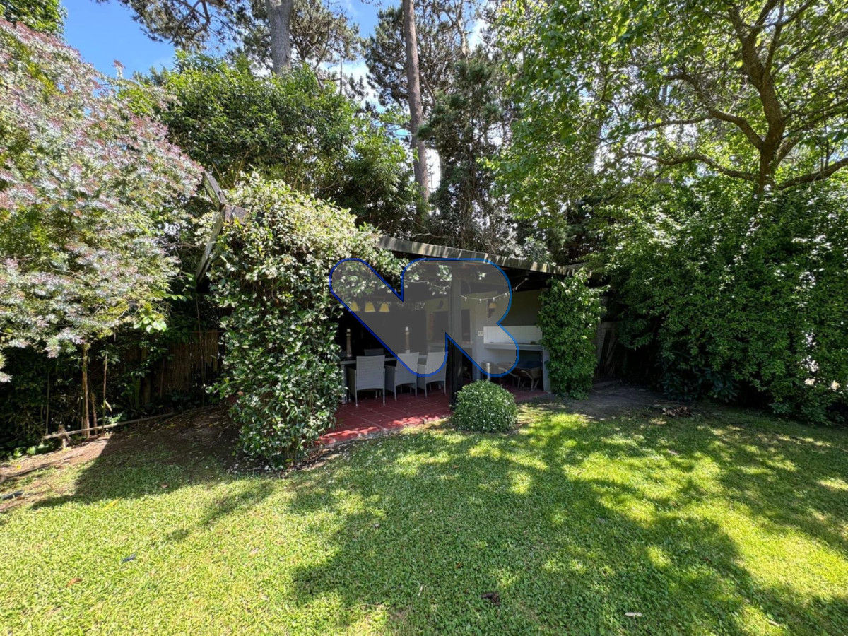 Casa ID.282 - Gran Casa a la venta y alquiler Anual - en Lugano con 4 Dormitorios, Doble Garaje y Piscina climatizada