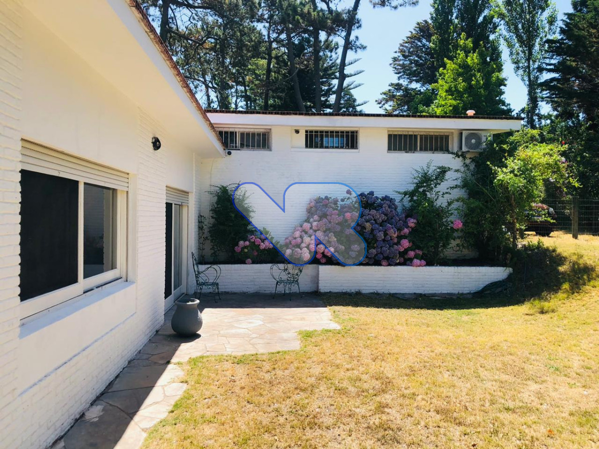Casa ID.37 - Alquilo Temporal, casa 5 Dorm, con Depto de servicio,  piscina y parrillero