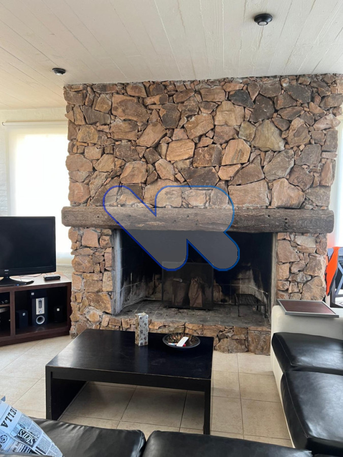 Casa ID.251 - Alquiler Anual y de Temporada Casa 5D con Piscina La Barra Pta del Este 