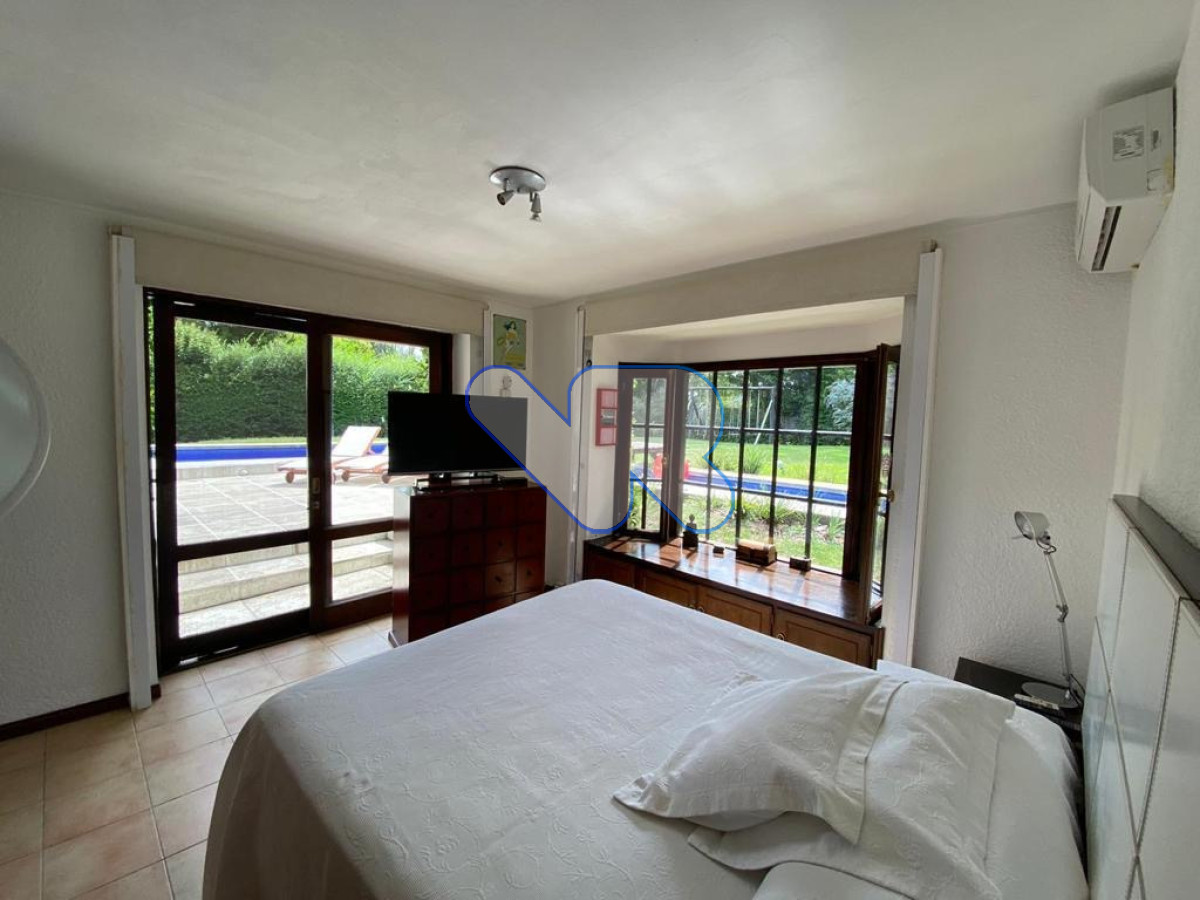 Casa ID.282 - Gran Casa a la venta y alquiler Anual - en Lugano con 4 Dormitorios, Doble Garaje y Piscina climatizada