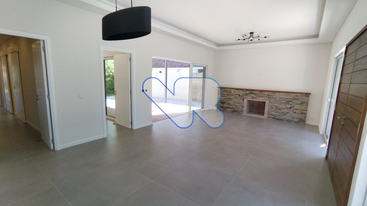 Casa ID.133 - VENDO CASA A ESTRENAR 4 DORMITORIOS PUNTA DEL ESTE